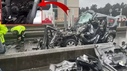 Tırın altında kağıt gibi ezilen aracın hız göstergesi dikkat çekti