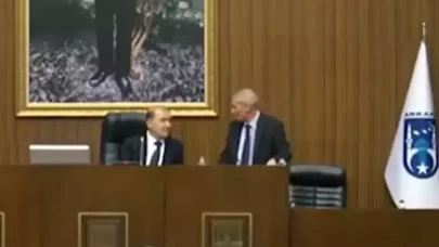 Mikrofonu açık unutan CHP'li başkan vekili,  partililerine küfür etti
