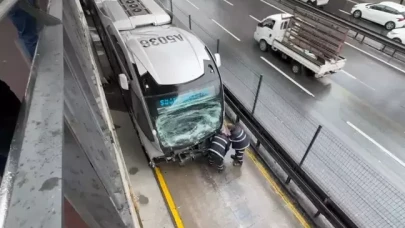 Avcılar'da metrobüs kazası,  çok sayıda yaralı var