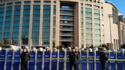 “Cumhurbaşkanının Yemeğine Katıldı” savunmasıyla tahliye: 17 genç tutuklu kaldı