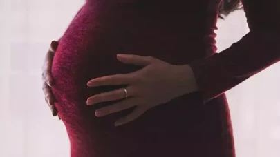 Böylesi görülmedi! Başkasının bebeğini doğurdu