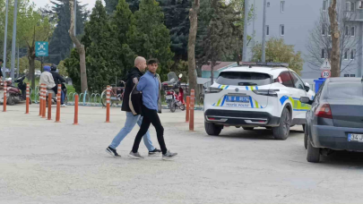 İnegöl'de uyuşturucu kıskacı: Genç zehir taciri suçüstü yakalandı!