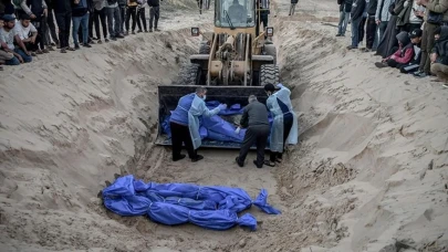 Gazze'de kimliği belirsiz cesetler tespit için hastaneye nakledildi