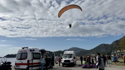 Fethiye’de iki yamaç paraşütü çarpıştı: 3 kişi yaralandı
