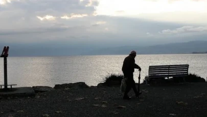 Yürekleri yakan istatistik! 2 milyona yakın yaşlı yalnız yaşıyor