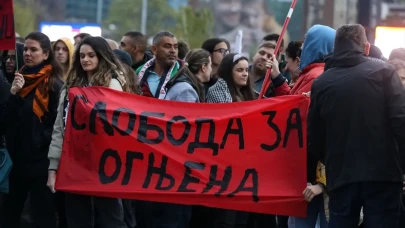 Sırbistan’da yüzlerce kişi, İsrail’in saldırılarını protesto etti