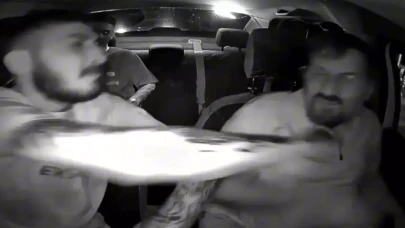 Taksi şoförüne defalarca vurup küfürler savurdu