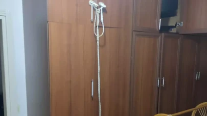 2 çocuk annesi kadın dolaba asılı halde bulundu