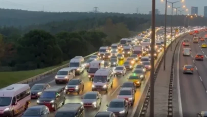 İstanbul'da sabah saatlerinde trafik çilesi bitmiyor!