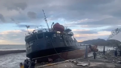 Yemen açıklarında Kamerun bandıralı tankerde patlama