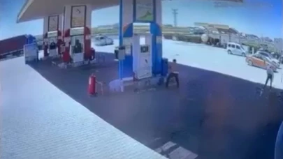 Akaryakıt istasyonunda kavga: Kasiyer müşteriler tarafından darbedildi
