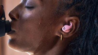 Düşmeyen kulaklık Beats Powerbeats Fit! Sporcular için müzik keyfi