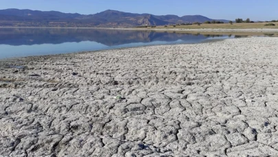 Burdur Gölü alarm veriyor: 50 yılda yarısını kaybetti!