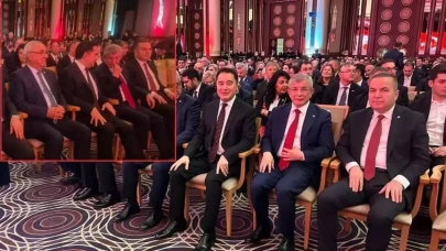 29 Ekim resepsiyonunda dikkat çeken kare: Davutoğlu ve Babacan katıldı