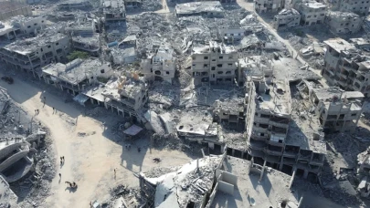 Gazze Limanı'nda hasarlı bina çöktü: 2 işçi hayatını kaybetti