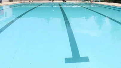 Tesettürlü kadını açık havuza almadılar: TSYD’ye 204 bin lira ceza