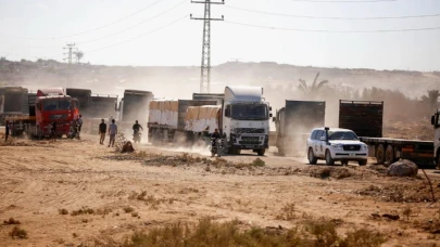Dünya bunu konuşuyor! İsrailliler, Gazze'ye giden yardım tırlarını engellemeye çalıştı