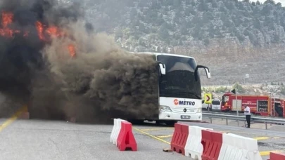 Konya’da seyir halindeki yolcu otobüsü alev alev yandı