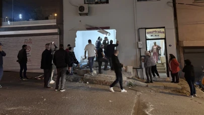 İzmir'de kamyon evin odasına girdi belediyeye yolu değiştirin dedi!