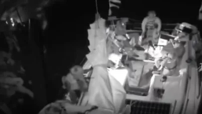 İsrail ordusu, Özgürlük Filosu'na saldırıp aktivistleri alıkoydu