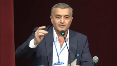 Tansiyon yükseldi! CHP Genel Kurulu'nda 'etek' krizi
