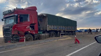 Van’da okul servisi ile tır çarpıştı: 15 yaralı