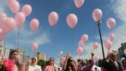 Gökyüzü pembe balonlarla buluştu! Adana'da meme kanseri farkındalığı etkinliği