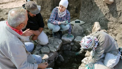 Çayönü Tepesi’nde 8 mezar gün yüzüne çıkarıldı