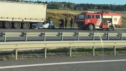 Kuzey Marmara Otoyolu’nda feci kaza: Otomobil TIR’ın altına girdi, korkunç kaza!