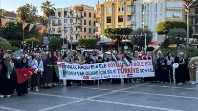 İsrail’in alıkoyduğu Küresel Sumud Filosu aktivistleri Arslan ve Şimşek Alanya’da karşılandı