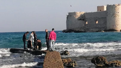 Tatil için Mersin'e gelen genç boğularak hayatını kaybetti