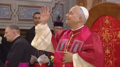 Papa 14. Leo Saint Esprit Katedrali'nde ayine katıldı