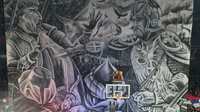 Branş farklı küstahlık aynı! Partizan–Fenerbahçe maçında skandal pankart