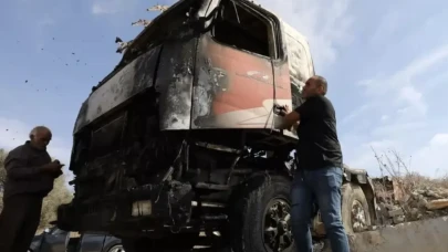 Batı Şeria’da gerilim tırmanıyor: İsrailli yerleşimciler Filistinliye ait aracı yaktı