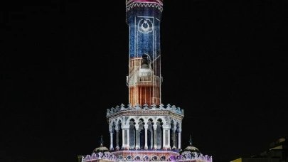 İzmir Saat Kulesi, “Zamanın Hüneri” ile Işıl Işıl: Dijital Sanat Gösterisi Başladı