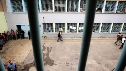 Cezaevindeki baba kendisini ziyarete gelen 4 yaşındaki kızını öldüresiye dövdü