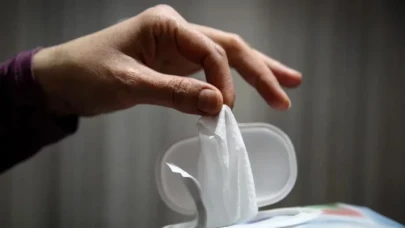 "Avrupa Ülkelerinde Yasaklanan Islak Mendil, Türkiye'de de Raflardan İndirilmek Üzere mi?"