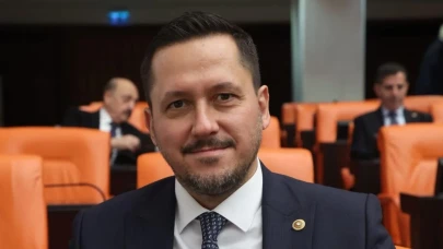 Milletvekili Selman Oğuzhan Eser ailesiyle trafik kazası geçirdi