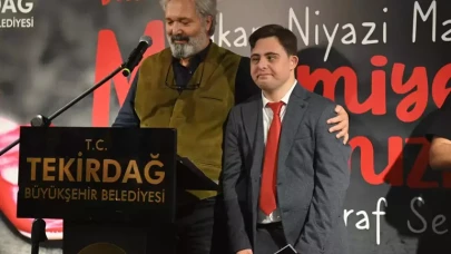 Down sendromlu sanatçı Madaslı'nın 'Masumiyetin Kırmızısı' serigisi Tekirdağ'da