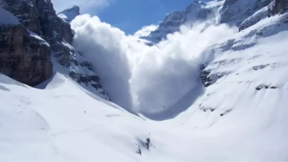 Alp Dağları’nda çığ felaketi: 5 kayakçı hayatını kaybetti