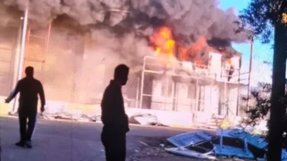 Aksu'da bahçe mobilyaları deposunda korkutan yangın