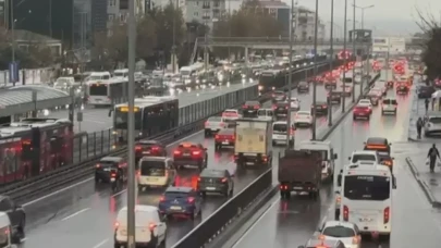 İstanbul’da yağmur trafiği felç etti: Yoğunluk yüzde 90’a dayandı