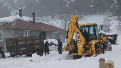Ordu’da kar yağışı yayla yollarını kapattı, ekipler seferber oldu