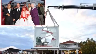Muğla'da sıradışı düğün: Gelin ve damat cam vitrinde şehir turu yaptı