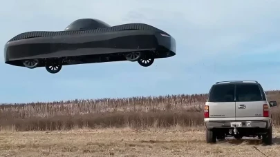 Trafik tarih oluyor: Uçan araba Model A 2026'da yollarda olacak