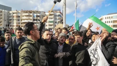 Orta Doğu'da tansiyon yine yükseldi! Lazkiye'deki protesto gösterilerine ateş açıldı