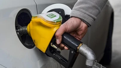 Akaryakıt fiyatları düştü benzin ve motorinde yeni indirim yolda