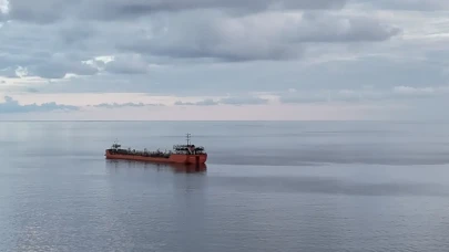 Karadeniz'de saldırıya uğramıştı: O gemi Sinop açıklarında demir attı