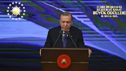 Cumhurbaşkanı Erdoğan’dan uluslararası dayanışma çağrısı: 'Eğilmeden, bükülmeden dimdik duruyoruz'