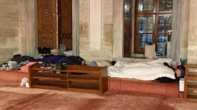 İstanbullu deprem sonrası geceyi sokaklarda geçirdi, işte görüntüler...